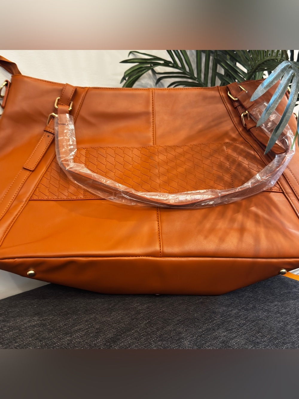 Elle Leisure Luxe 33L Vegan Leather Weekender Tote Bag - Picture 16 of 16